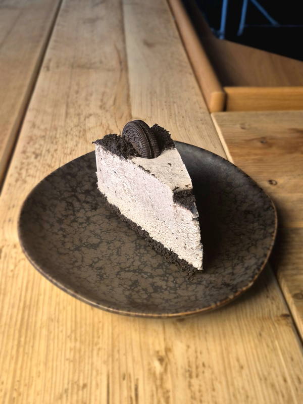 Oreo cheesecake, full slice, Instagram post 2